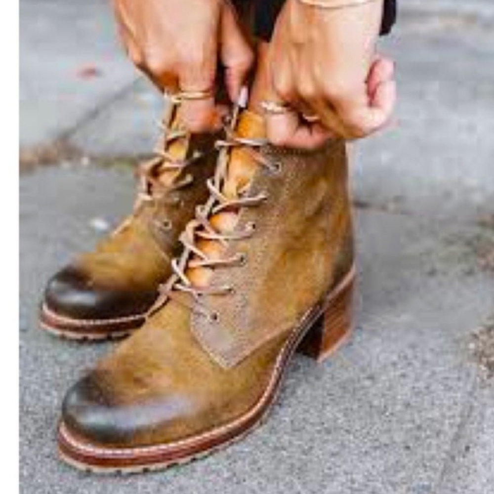 Frye Sabrina Lace Up Classic Combat Moto Ankle Boots